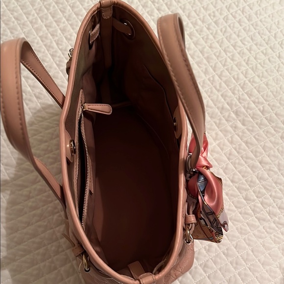 Dior Pink Tote Bag with Spacious Design and Sturdy Handles. With COA. - Picture 4 of 9